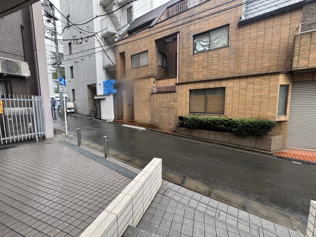 東京エステートビルのエントランス