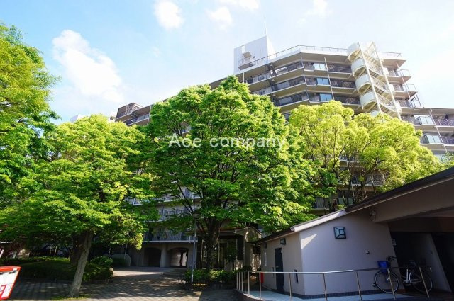 【外観】 | アメリア1番館 | マンション敷地内にある公園を囲んだビッグタウン☆近隣にお買い物施設多数あります♪
