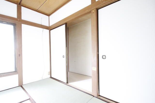 横浜市南区別所４丁目のアパートの収納