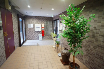落ち着いたエントランスです