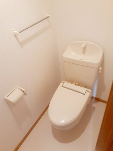 コンパクトで使いやすいトイレです