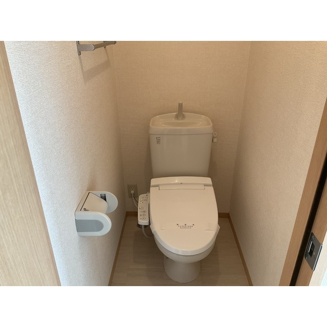 ゆったりとした空間のトイレです