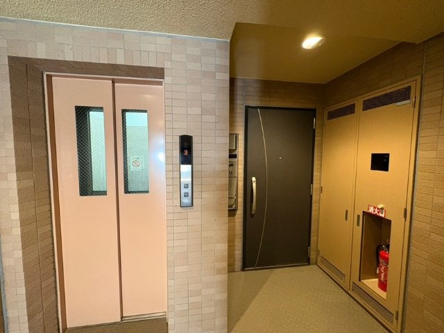 白鷺パークハウスのその他共用部分|エレベータの横のため荷物の持ち運びも便利です。