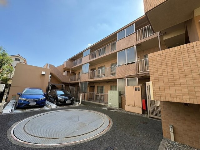 白鷺パークハウスの駐車場
