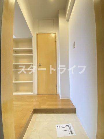 大阪市淀川区三国本町３丁目の賃貸マンションの玄関