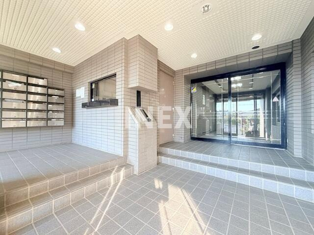 横浜市港南区上永谷４丁目の賃貸マンションのエントランス