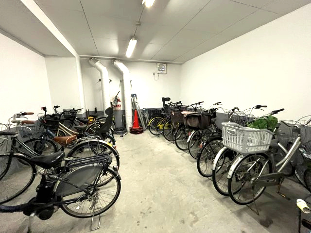 アドラブール古川橋の駐車場