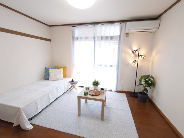広くて明るい寝室