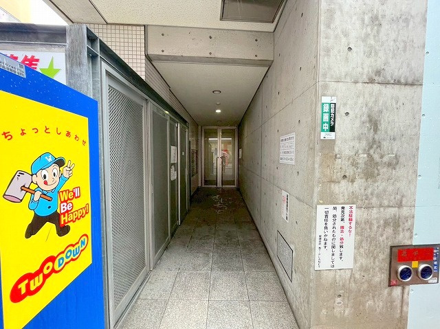 大阪市淀川区三国本町３丁目の賃貸マンションのエントランス