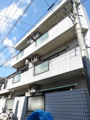 落ち着いた雰囲気の外観です
