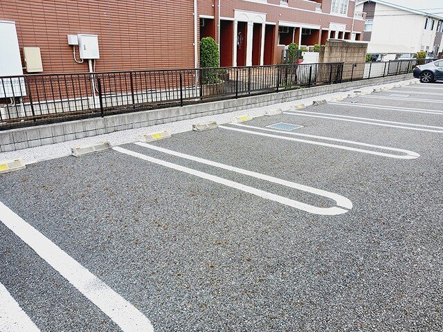 駐車場があるので、車を買う予定の方も安心です