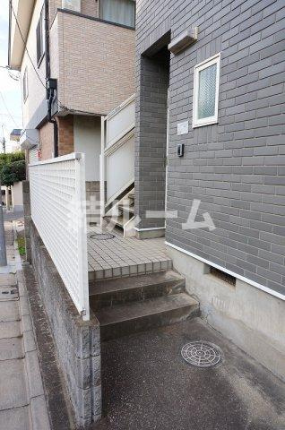 板橋区小茂根４丁目のアパートのエントランス