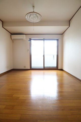 使い勝手のいい洋室です