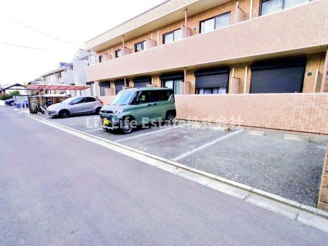 西東京市南町２丁目の賃貸マンションの駐車場