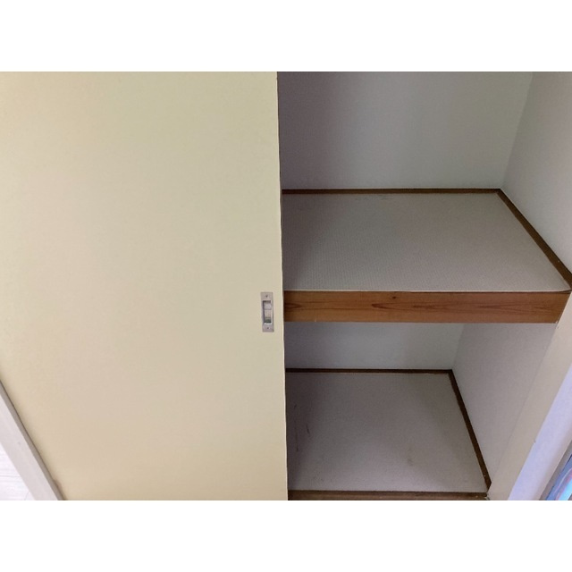 明るい色調の室内です