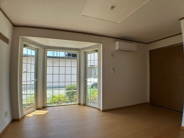 明るい色調の室内です