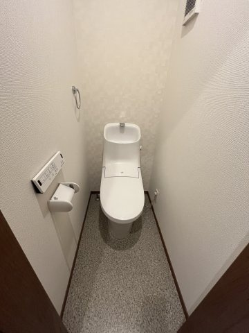 コンパクトで使いやすいトイレです