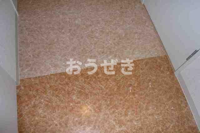 ルーチェ茗荷谷の玄関