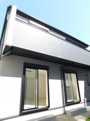 名古屋市港区春田野２丁目の新築一戸建の外観|☆４号棟☆　　新価格！！いつでも見学できます♪（お問合せ当日、平日、水曜、夜間でもＯＫ）　長期優良住宅♪　駐車２台ＯＫ！　南面に芝生の広い庭付き♪　ワイドリビング１９．０帖！　イオン南陽店まで４０ｍ！