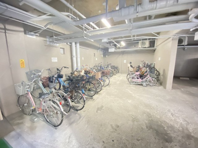 【駐車場】 | シャトー宿院 | 駐輪場に屋根があるので、雨の日に自転車が濡れにくく嬉しいですね♪