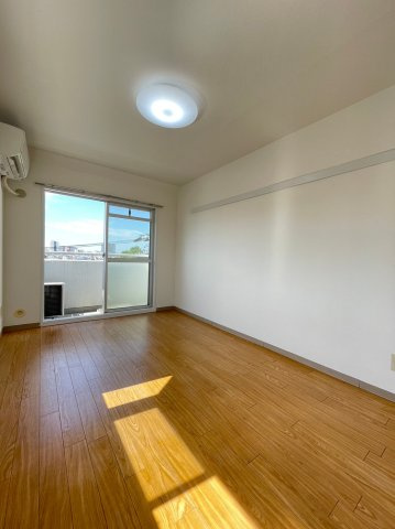 こちらの居間で趣味の時間をお楽しみください