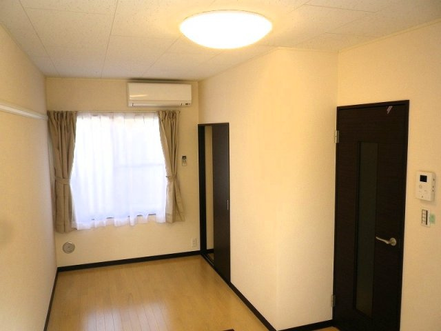 ゆったり過ごせる居間です