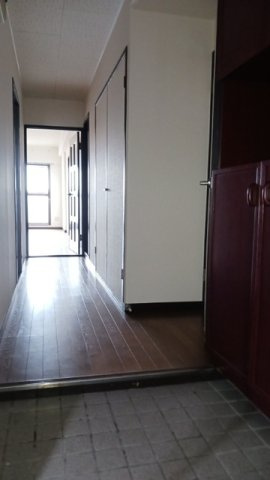 収納もある玄関です