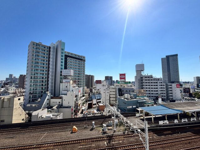 東京グランファーストの展望|都市の街並みを見渡す開放的な眺望。8階ならではの伸びやかな景色が、日常に彩りを添えます。