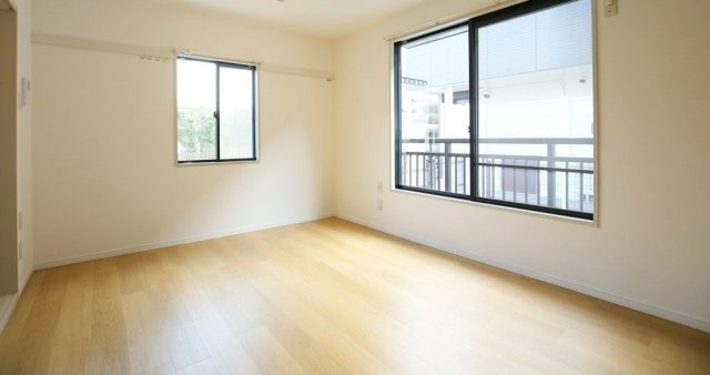 明るい洋室です