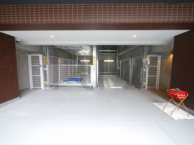 デュオステージ横濱伊勢佐木の駐車場