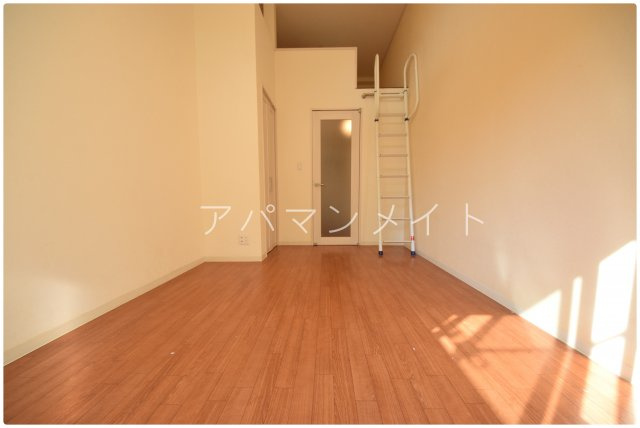 【居間・リビング】 | カーサアストレア東戸塚 | 天井の高いお部屋です！