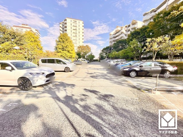 武庫川第２一番街10号棟の駐車場