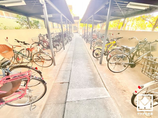 武庫川第２一番街10号棟の駐輪場