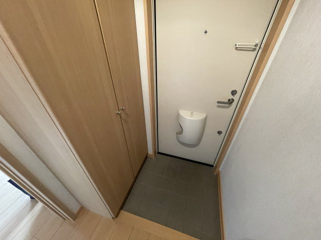 サンジュノラ宮前の玄関