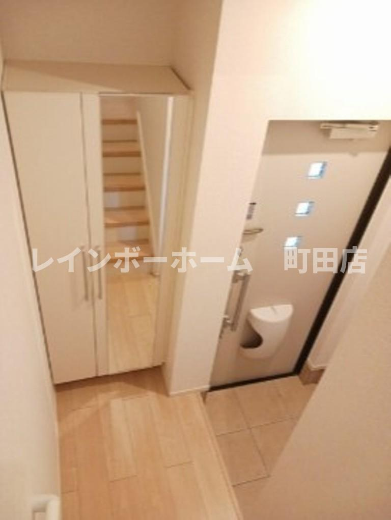 ラ　プラシード　町田※初期費用分割あと払いサービス利用可能物件の玄関