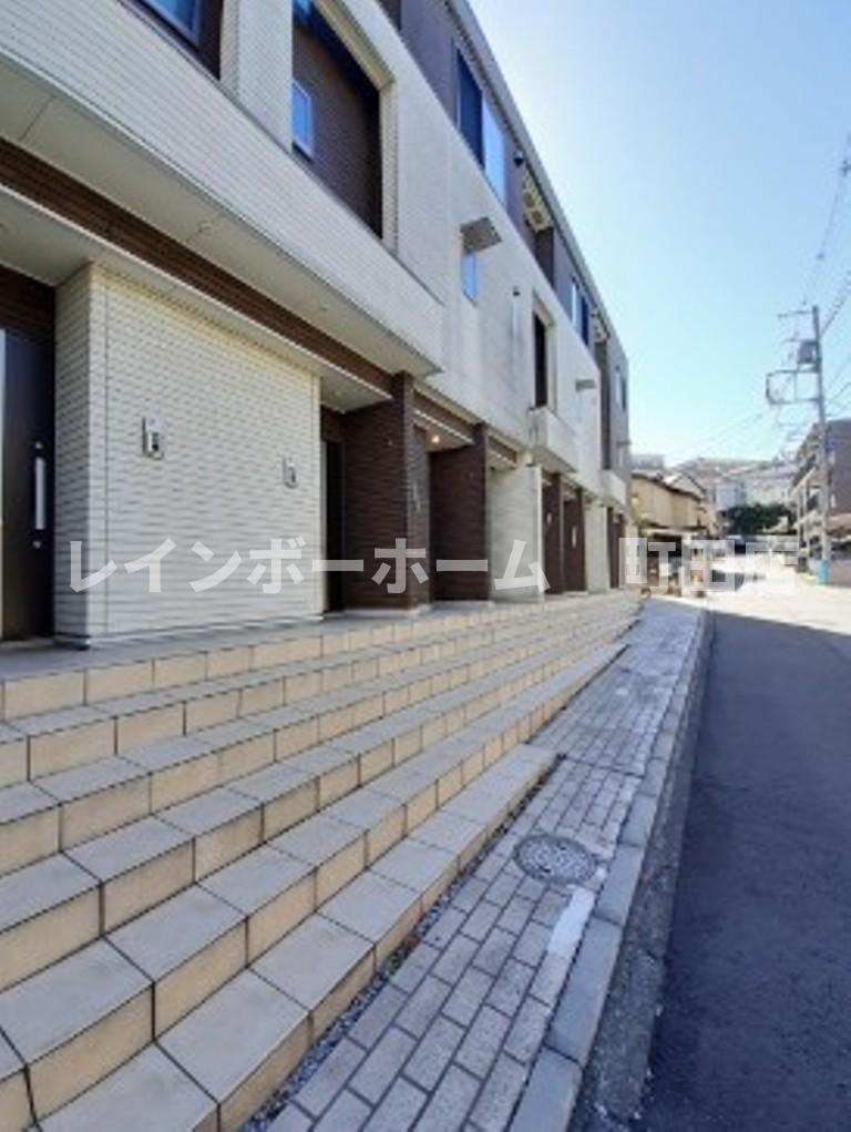 ラ　プラシード　町田※初期費用分割あと払いサービス利用可能物件のエントランス