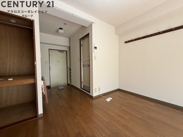 南向きエアコン付きの7帖の洋室です♪