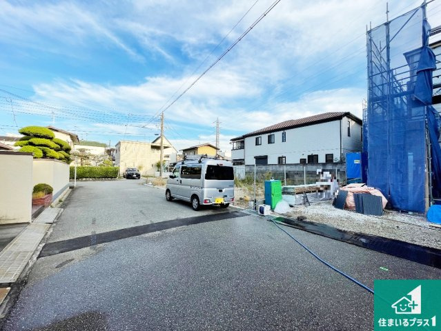 ■宝塚市高司　第3期　新築一戸建ての前面道路含む現地写真|周辺は落ち着いた街並みの住宅地！子育てがしやすい住環境です！まだ未完成ですが、現地でしかわからない事もございます。是非一度ご覧ください。