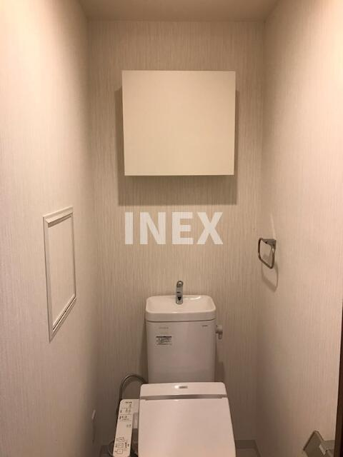 藤沢市藤沢の賃貸マンションのトイレ