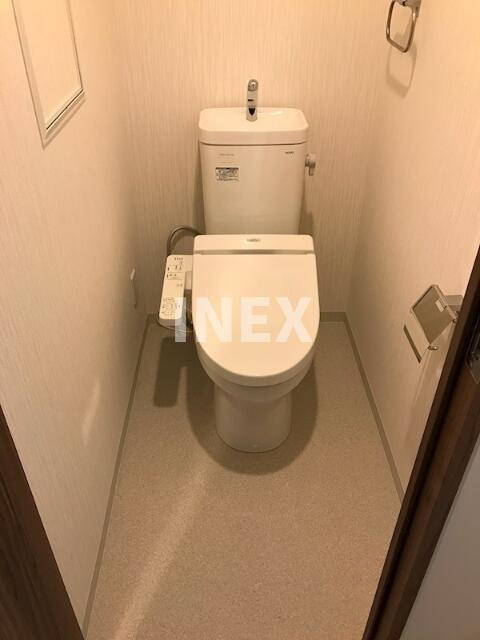 藤沢市藤沢の賃貸マンションのトイレ