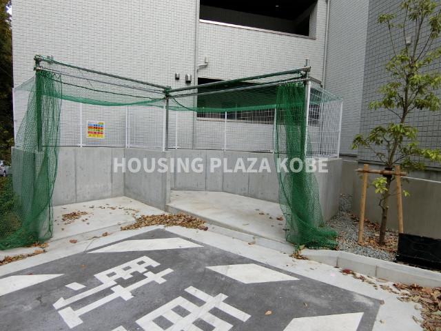 エヌエムサンカンテキャトフＣ棟のその他共用部分|敷地内ごみ置き場があり便利