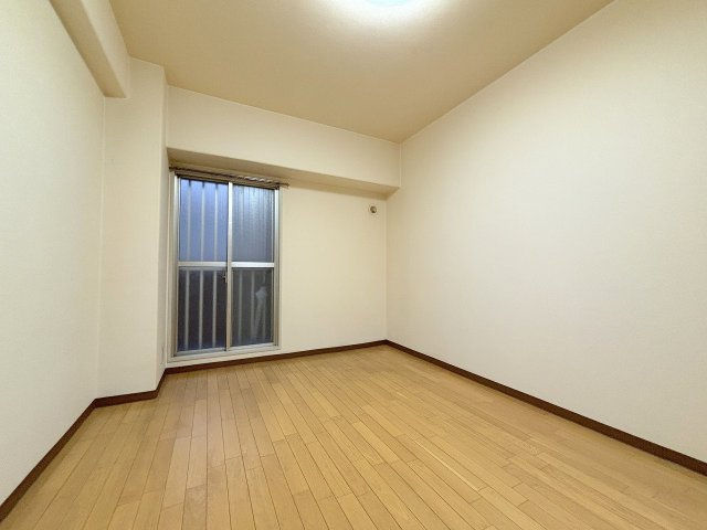 新大阪グランドハイツ1号棟の洋室