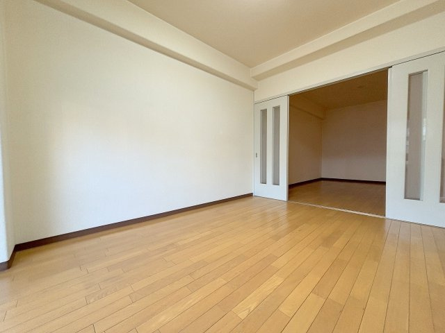 新大阪グランドハイツ1号棟の洋室