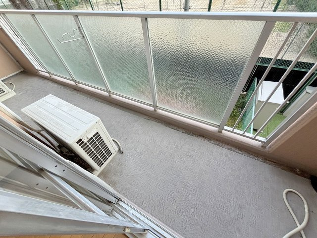 新大阪グランドハイツ1号棟のバルコニー