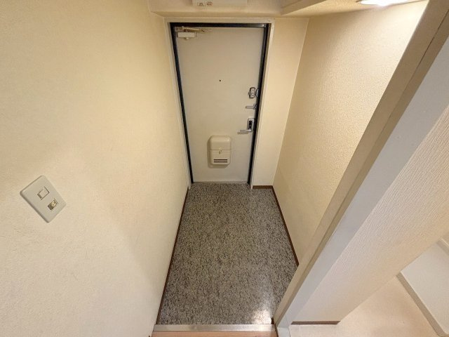 新大阪グランドハイツ1号棟の玄関