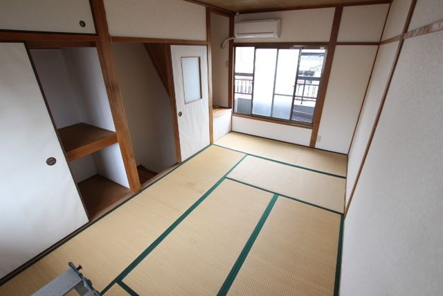 テラスハウス次屋の和室