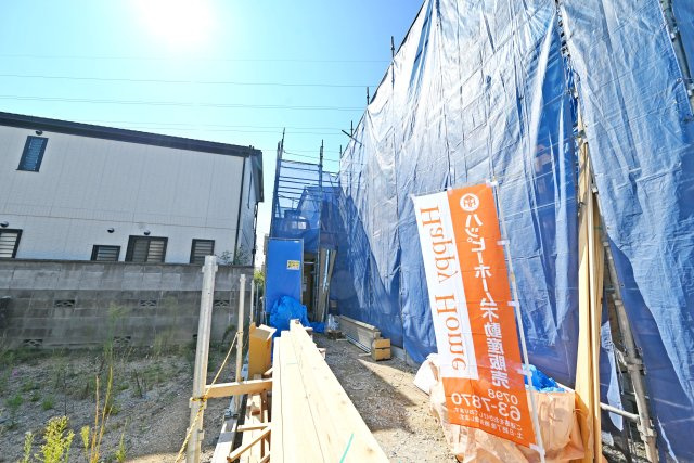 テラシエ高司2丁目新築一戸建て│4LDK+駐車2台可の外観|阪急「小林」駅徒歩18分に全2区画の分譲地が誕生いたします。現在順調に建築中です。30坪超のご家族がゆったりと過ごせる4LDKです。皆様からのご連絡を心よりお待ちしております。