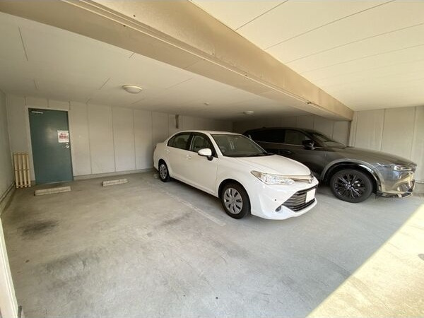 HYマンションの駐車場