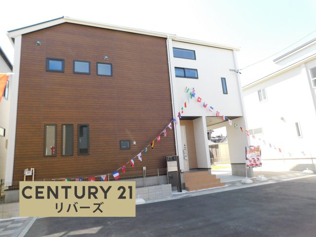 名古屋市港区春田野２丁目の新築一戸建の外観|☆５号棟☆　　新価格！！いつでも見学できます♪（お問合せ当日、平日、水曜、夜間でもＯＫ）　長期優良住宅♪　ガレージ付き・駐車並列２台ＯＫ！　ロフト付き！　イオン南陽店まで４０ｍ！