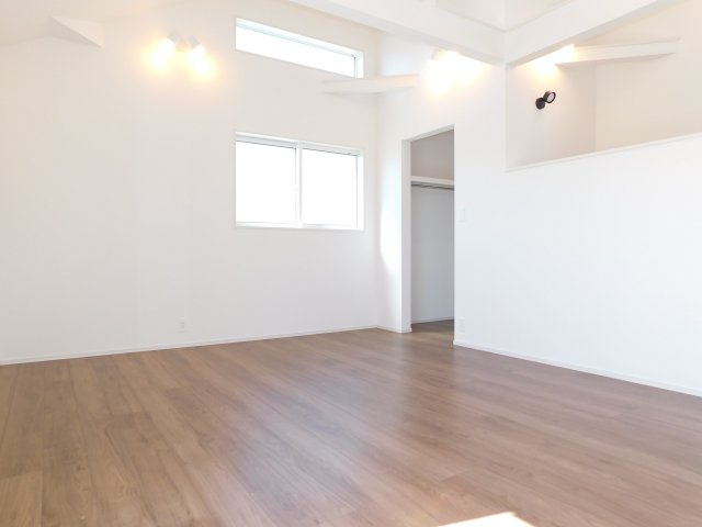 名古屋市港区春田野２丁目の新築一戸建の居間・リビング|◇リビング◇　　南面で明るく広いリビング１８．５帖　ウォークインクローゼット完備！